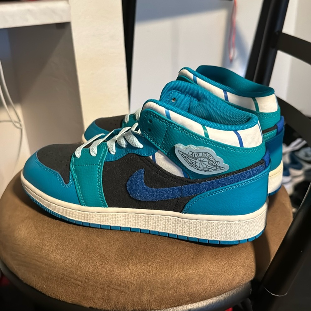 Boys Jordan shoes size 7Y